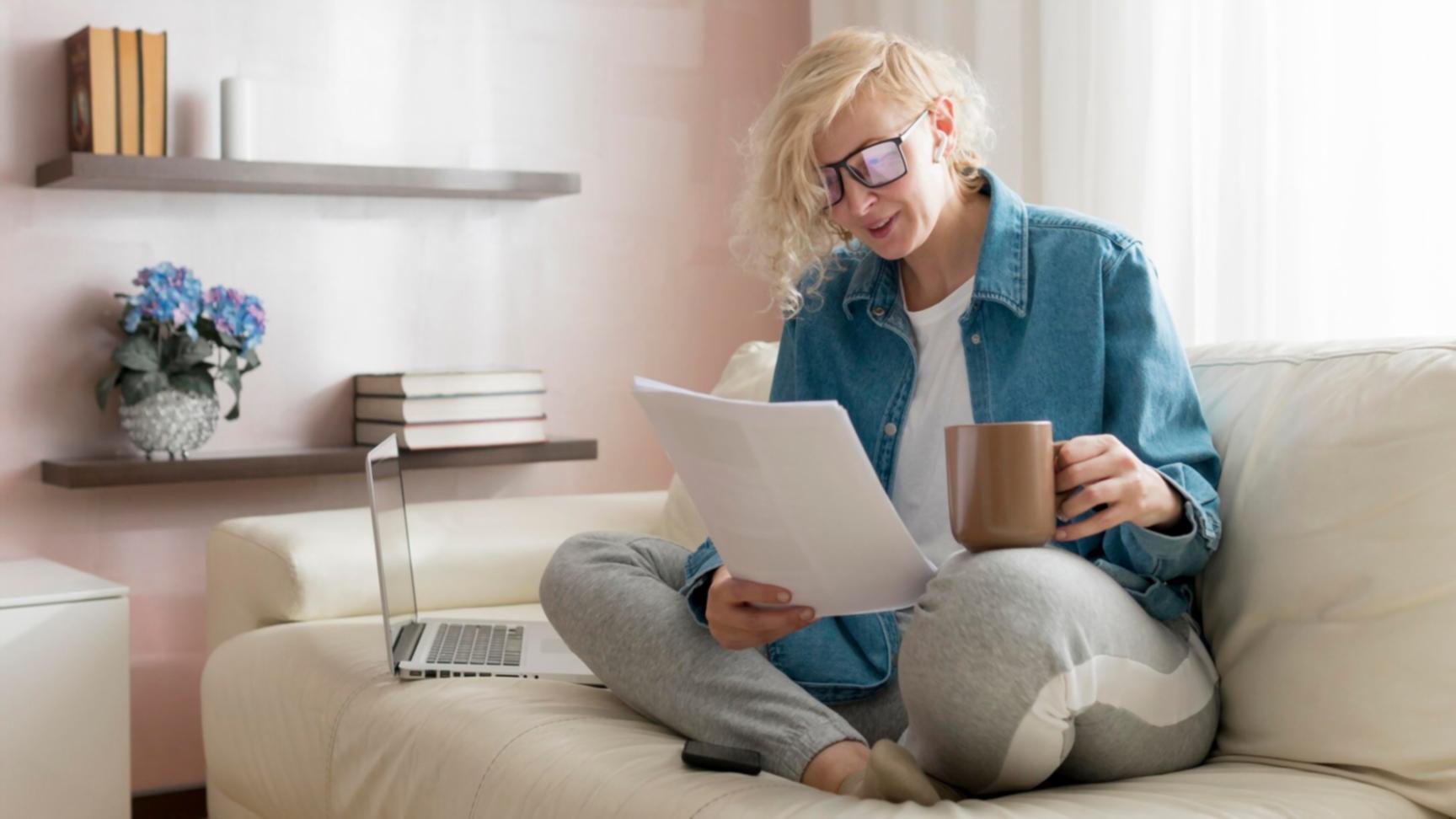 Étudiants internationaux analysant des données financières
